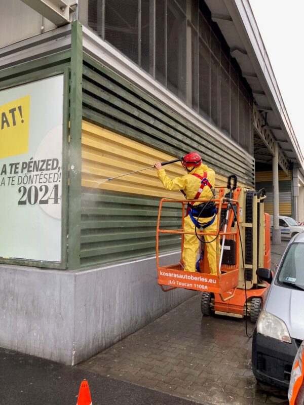 Teleki téri Piac külső takarítása