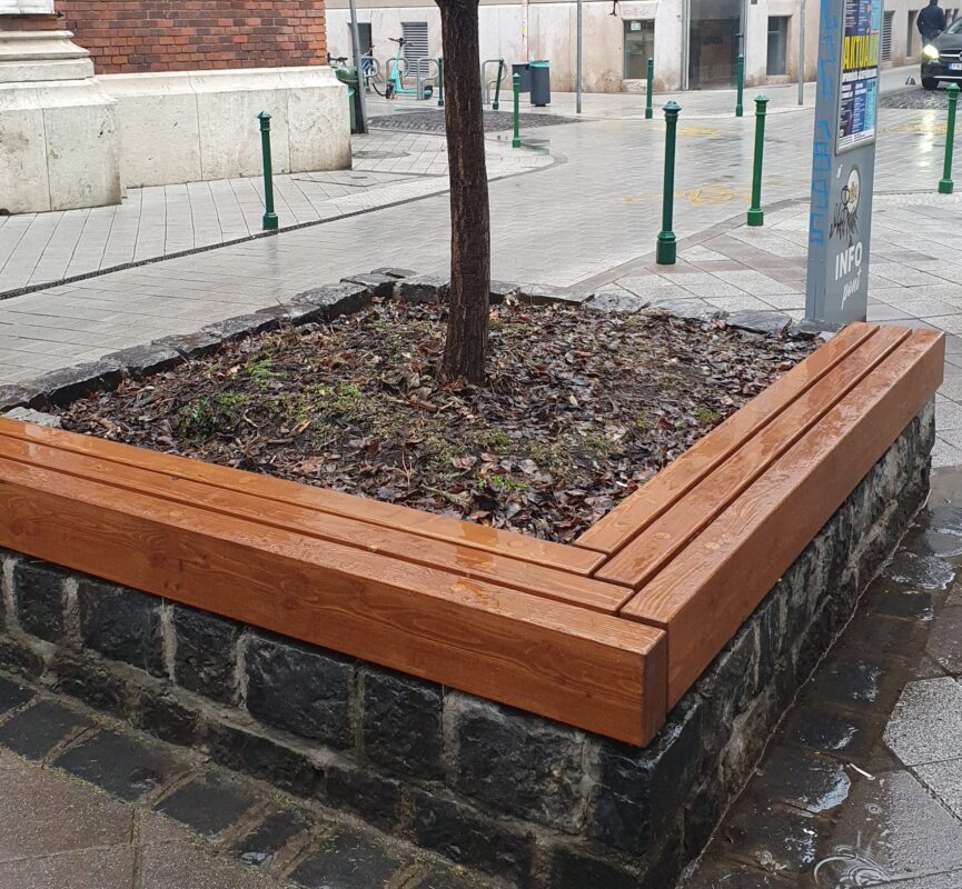 Frissítés – Megújultak a magaságyások a Lőrinc pap téren és a Krúdy Gyula utcában