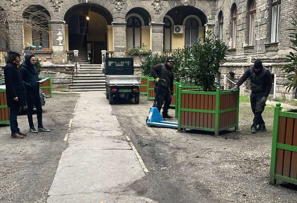 Lombgyűjtés és faápolási munkálatok is zajlottak Józsefvárosban