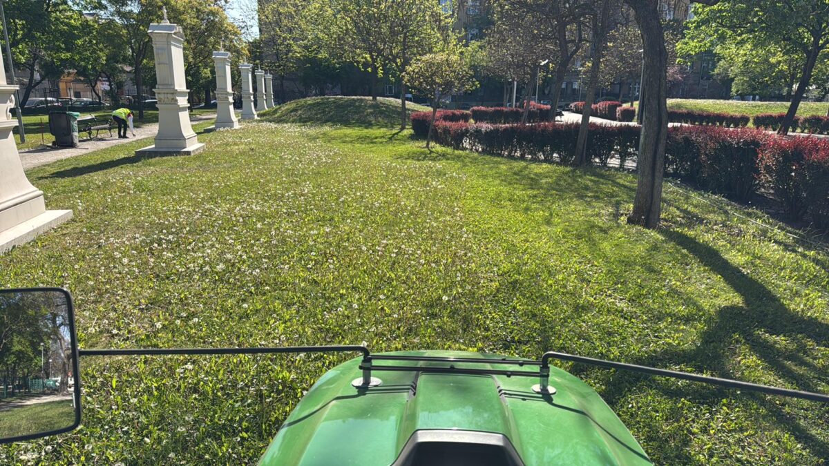 Munkatársaink az elmúlt héten is gondoskodtak a józsefvárosi zöldterületek gondozásáról