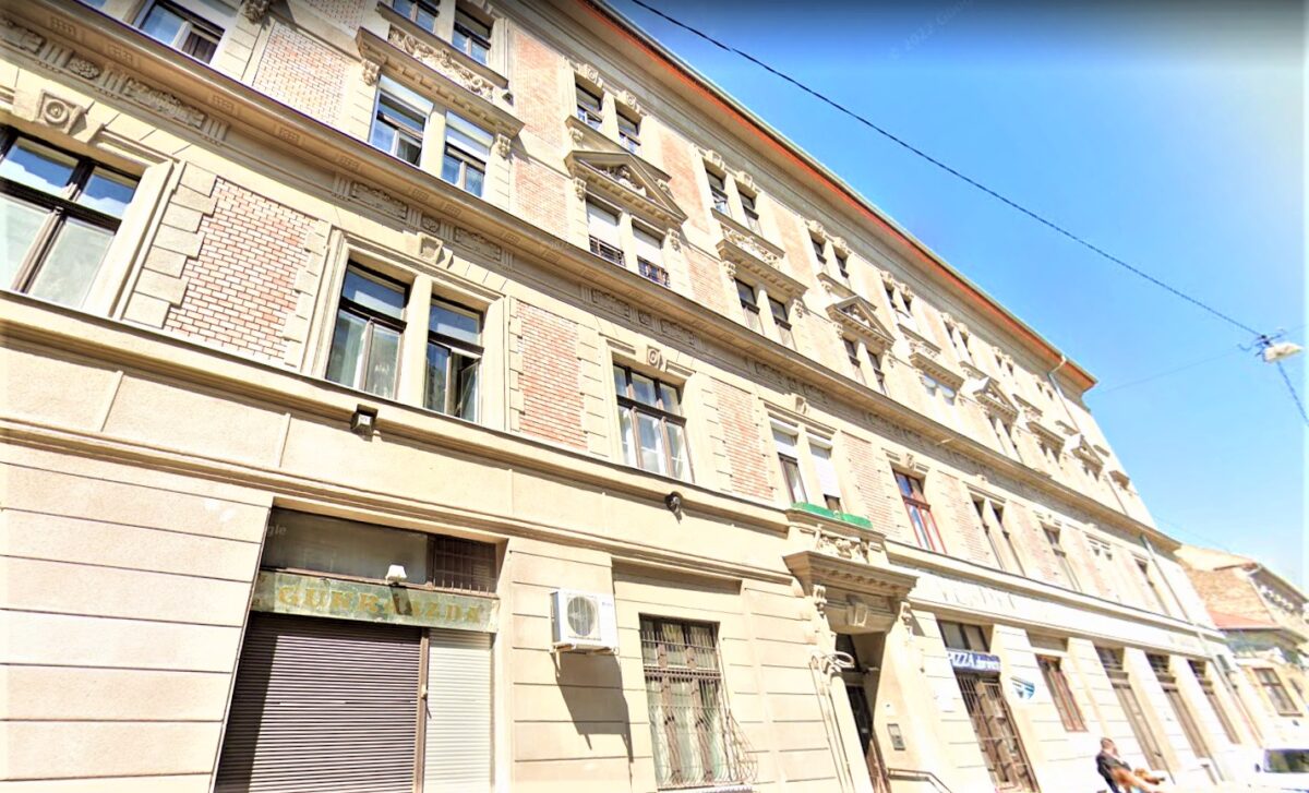 Újabb Magdolna utcai bérházban fejeződött be a gépi takarítás