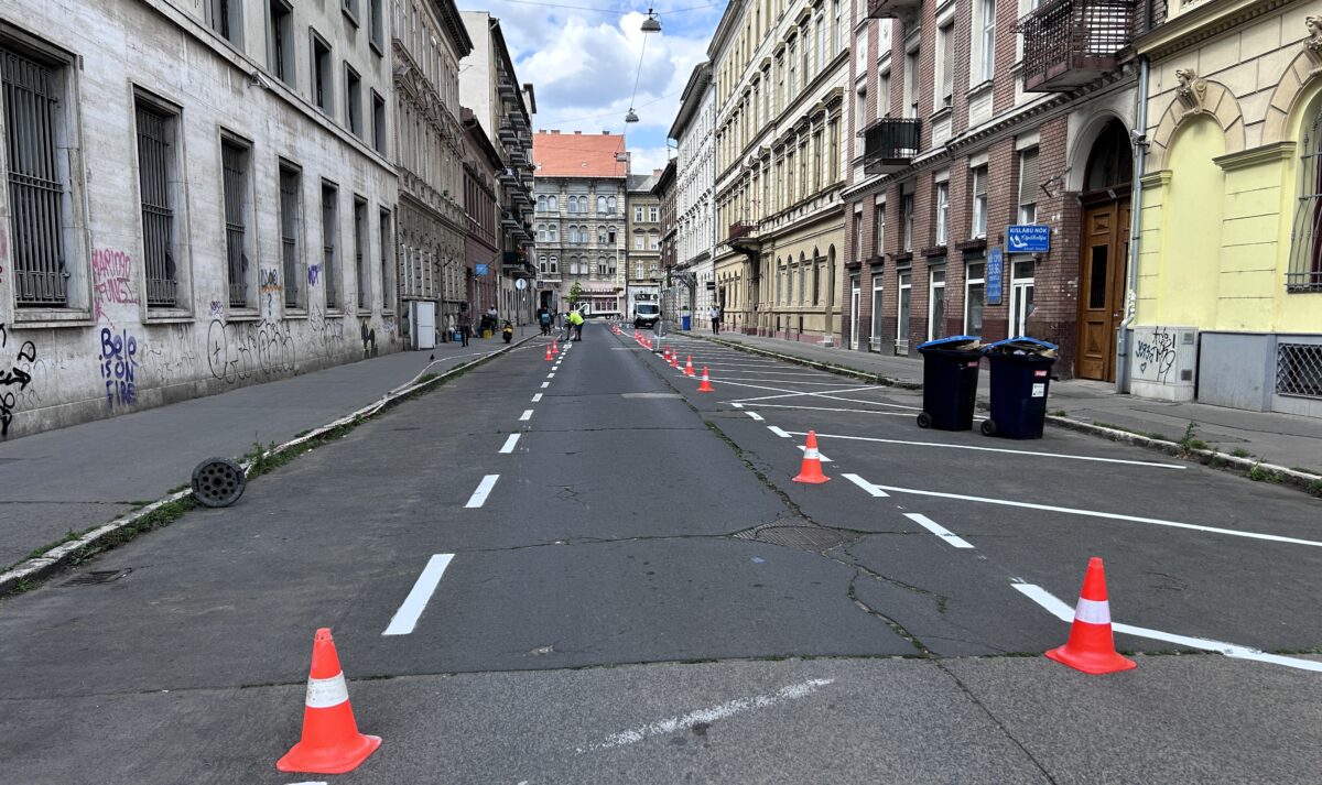 Újabb utcákban festettünk fel parkolóhelyeket